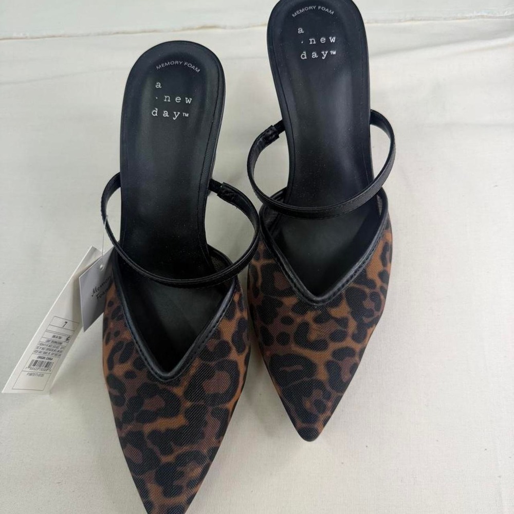 A New Day leopard print pointed toe heels, women's size 7